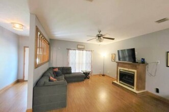 1408 Christie Dr in Sulphur, LA - Foto de edificio - Building Photo