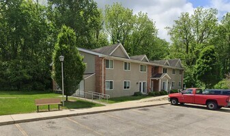 808 Treewood Dr in Hillsboro, OH - Building Photo