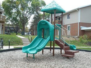 Maple Lawn Apartments in Fitchburg, WI - Foto de edificio - Building Photo