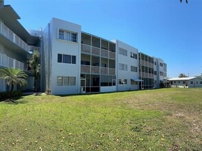 2309 Park Ln in Hollywood, FL - Building Photo - Building Photo