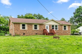 1317 Courtney Dr in Clarksville, TN - Building Photo - Building Photo