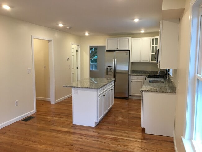 8 Mechanic St, Unit 1F