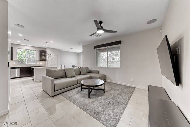 7012 Pearl Hilltop Ct in Las Vegas, NV - Building Photo - Building Photo