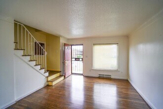 17199 Meyers Rd in Detroit, MI - Foto de edificio - Building Photo