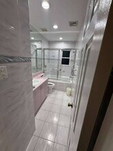 67-06 171st St in Queens, NY - Foto de edificio - Building Photo