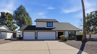 5201 E Fellars Dr in Scottsdale, AZ - Building Photo