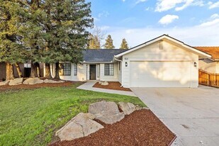 6379 N Forestiere Ave in Fresno, CA - Building Photo