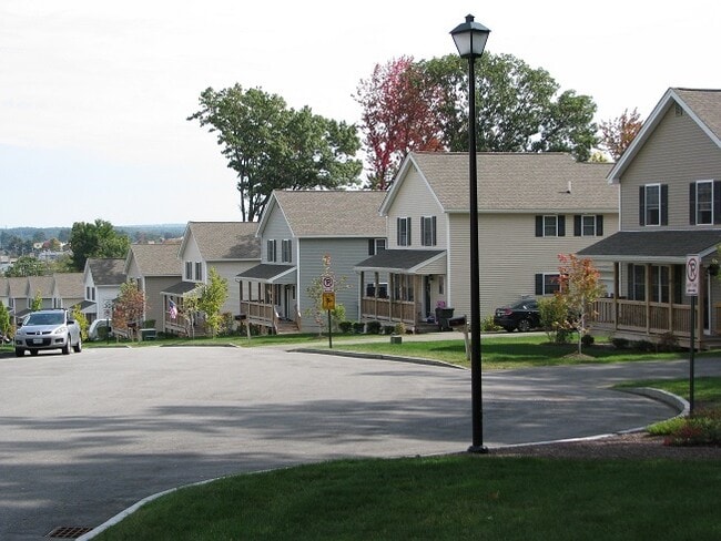 33 Sentinel Court in Manchester, NH - Building Photo - Building Photo