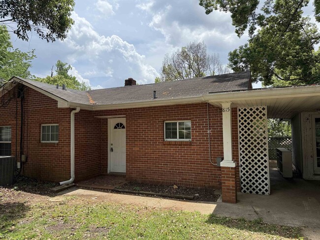 property at 815 E Carolina St