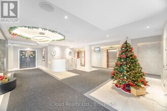 550 Webb Dr in Mississauga, ON - Building Photo - Building Photo