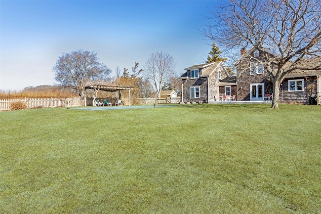541 Manor Ln in Riverhead, NY - Building Photo - Building Photo