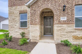 13908 Edna Maxine Walk in Del Valle, TX - Building Photo - Building Photo