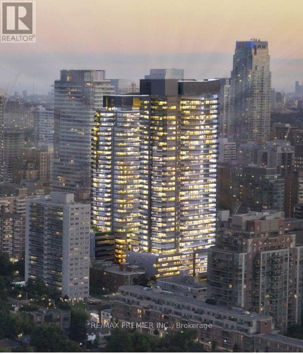 117-117 Broadway Ave in Toronto, ON - Building Photo - Building Photo