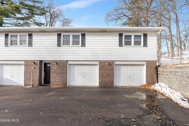 property at 7 Elgin St