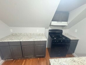 12 Button St, Unit 3 in New Haven, CT - Building Photo - Building Photo
