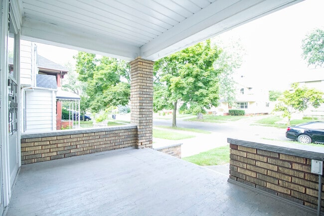 4129 N Lockwood Ave, Unit Upper in Toledo, OH - Foto de edificio - Building Photo