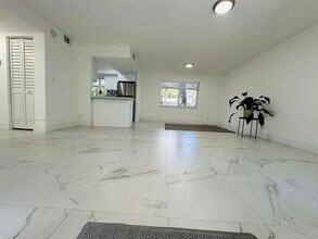 414 SE 14th St in Fort Lauderdale, FL - Foto de edificio - Building Photo