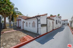 520 W 82nd St in Los Angeles, CA - Building Photo