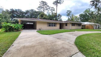 741 NW 36th St in Gainesville, FL - Building Photo