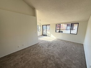 18142 Sundowner Way in Santa Clarita, CA - Building Photo - Building Photo