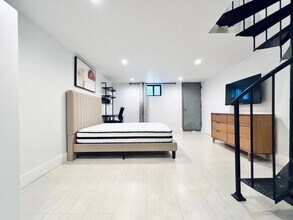 Furnished room/NOT APARTMENT in Queens, NY - Foto de edificio - Building Photo