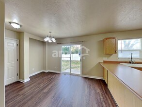 858 N Wooden Ln in Salt Lake City, UT - Building Photo - Building Photo