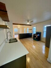 439-441 E Dover St, Unit 439 upper in Milwaukee, WI - Building Photo - Building Photo