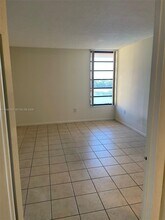 9688 Fontainebleau Blvd in Miami, FL - Building Photo - Building Photo