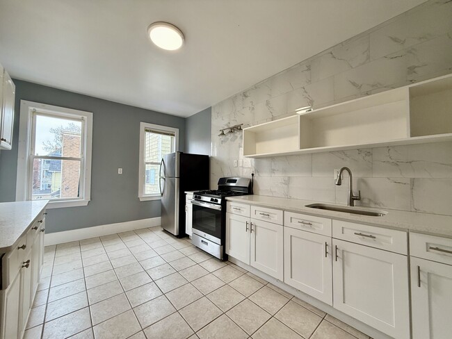 16 Creighton St, Unit 2