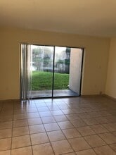 212 Palm Cir E in Pembroke Pines, FL - Building Photo - Building Photo