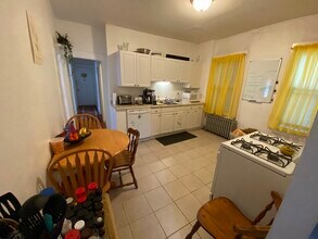 147 Kelton St, Unit 1 in Boston, MA - Foto de edificio - Building Photo