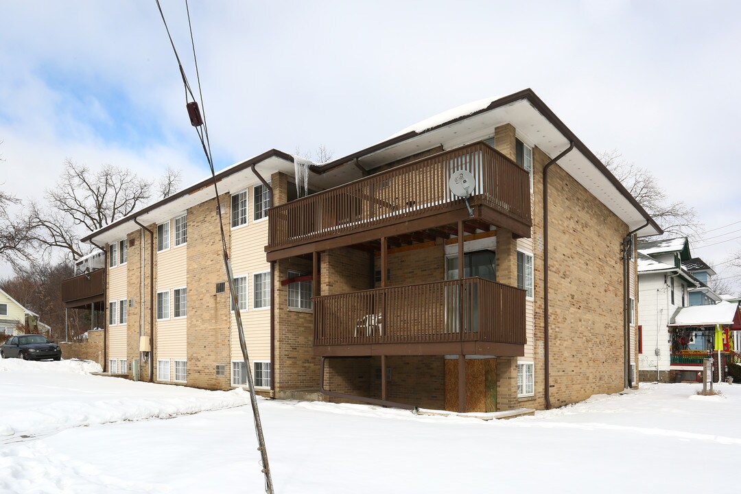 University Suites in Flint, MI - Foto de edificio