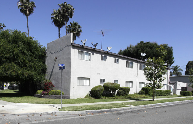 2037 E Wilshire Ave in Fullerton, CA - Building Photo - Building Photo