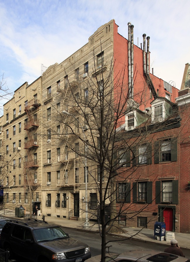 125-127 Washington Pl in New York, NY - Foto de edificio - Building Photo