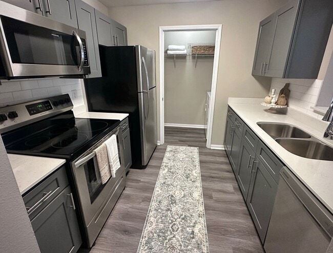 Riverwood Apartment Homes in Crestview, FL - Building Photo - Building Photo