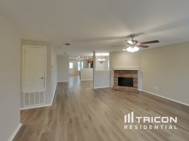 1317 Gayle St in Burleson, TX - Building Photo - Building Photo