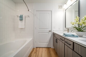 2125 Yale Apartments in Houston, TX - Foto de edificio - Interior Photo