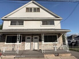 1002 E Park Ave in Scranton, PA - Building Photo
