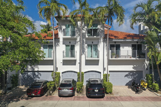 208 Beach Colony in Miami Beach, FL - Building Photo - Building Photo