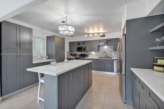 1031 NE Little River Dr in Miami, FL - Building Photo - Building Photo