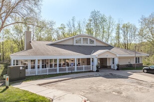 BRIARCLIFF APARTMENTS in Mahtomedi, MN - Building Photo