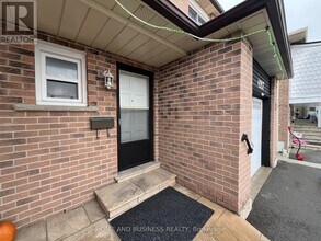 4327 Burnaby Ct in Mississauga, ON - Building Photo - Building Photo