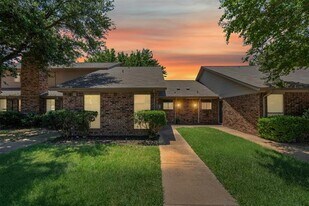 3504 Smith Barry Rd in Pantego, TX - Building Photo