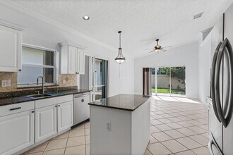 7607 Colony Lake Dr in Boynton Beach, FL - Building Photo - Building Photo
