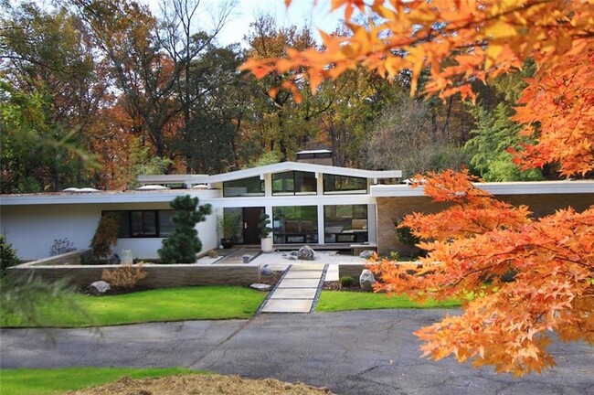 property at 2730 Ridgewood Rd NW