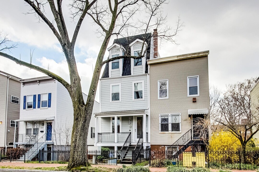 1227 Morse St NE, Unit 1 in Washington, DC - Building Photo