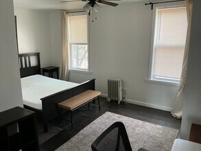 1022 Pine St, Unit #201 in Philadelphia, PA - Foto de edificio - Building Photo