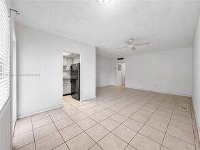 2430 NE 135th St in North Miami, FL - Building Photo - Building Photo