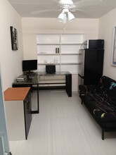 111 NE 158th St in Miami, FL - Building Photo - Building Photo
