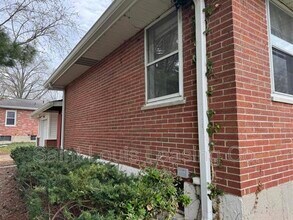 8043 MacKenzie Rd in Affton, MO - Building Photo - Building Photo